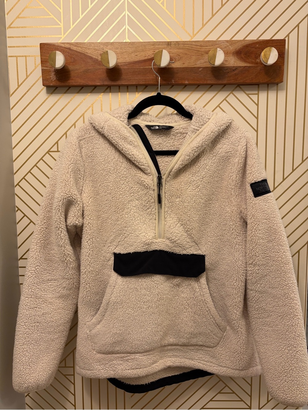 The North Face Women’s Medium Cream Sherpa Campshire Half zip Pullover